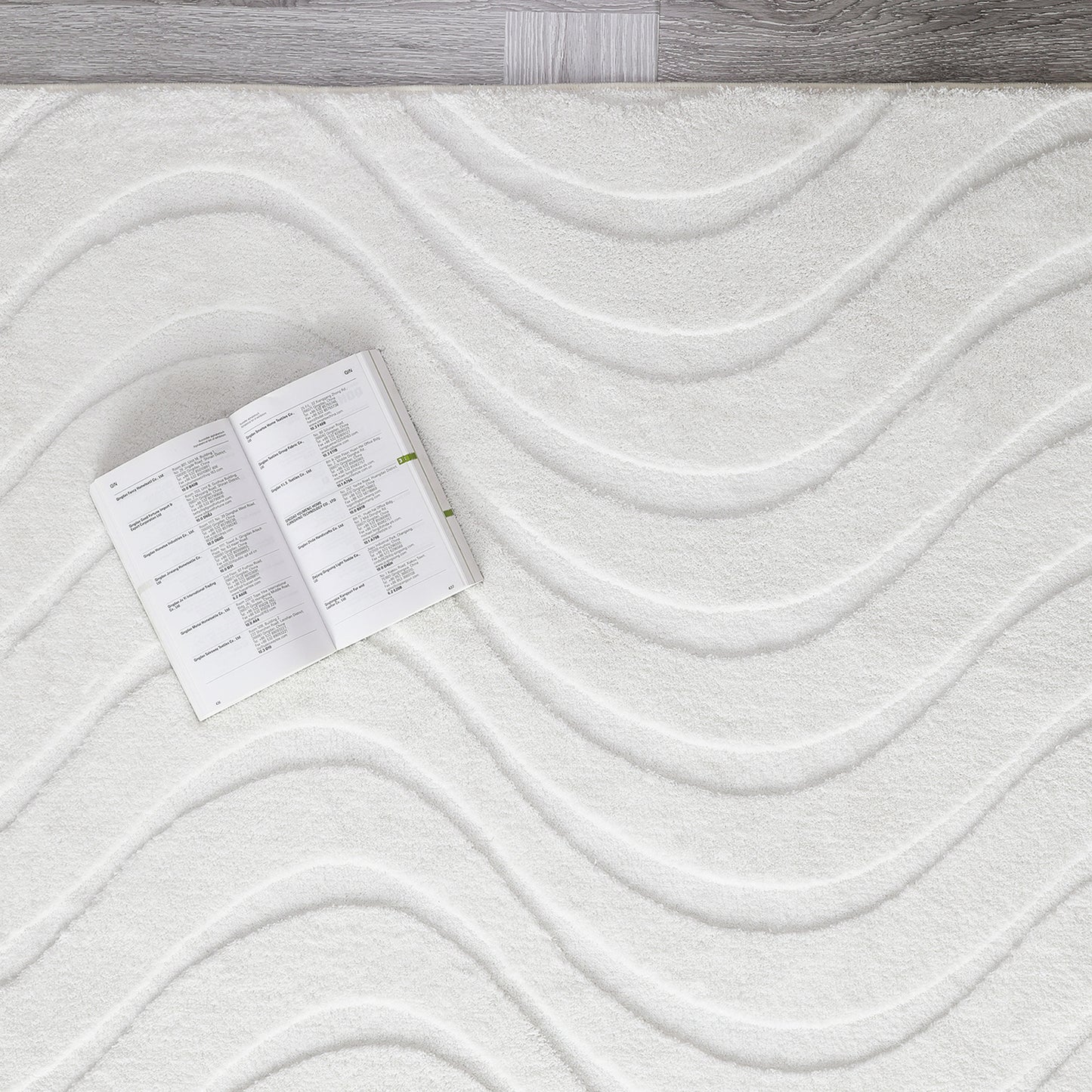 Pearl White Modern Wavy Shag Rug