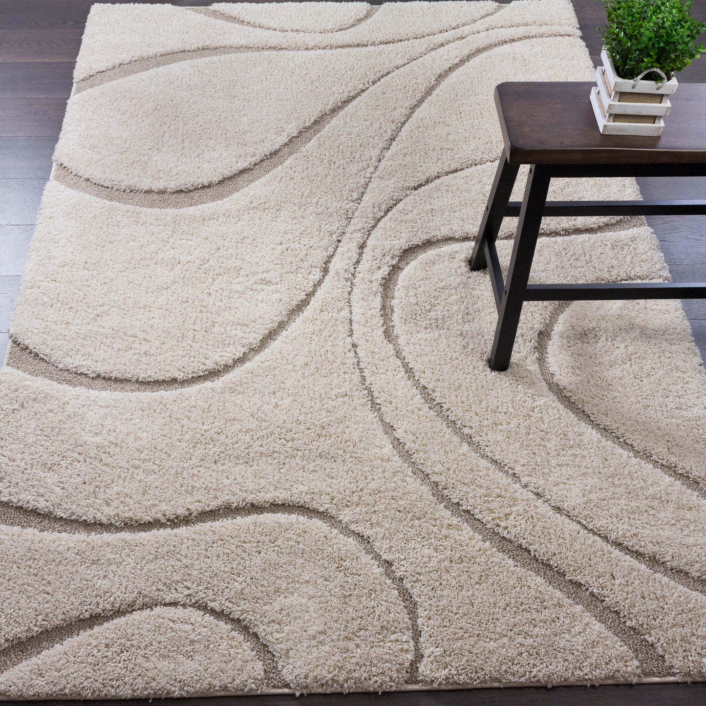 Soft and Plush Curvy Cream Shaggy Rug