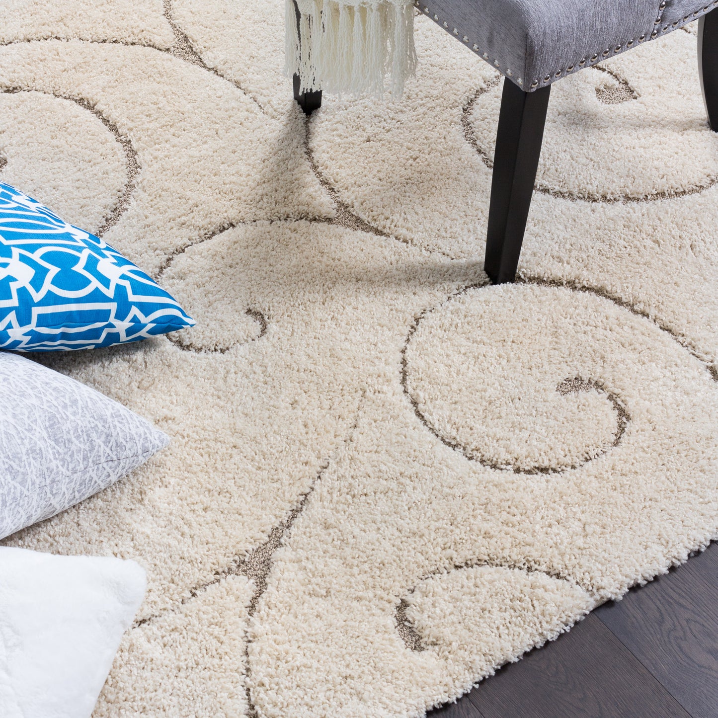 Soft and Plush Floral Cream Shaggy Rug