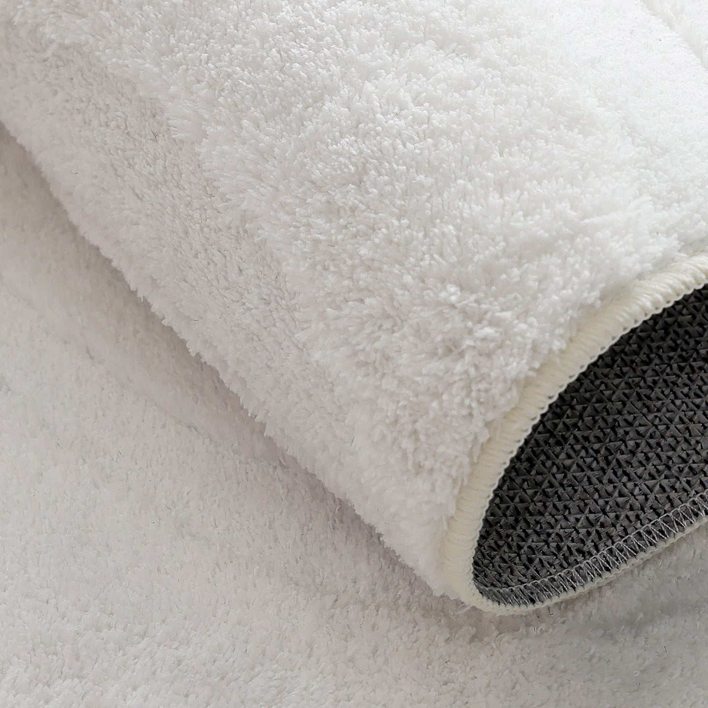 Pearl White Modern Wavy Shag Rug